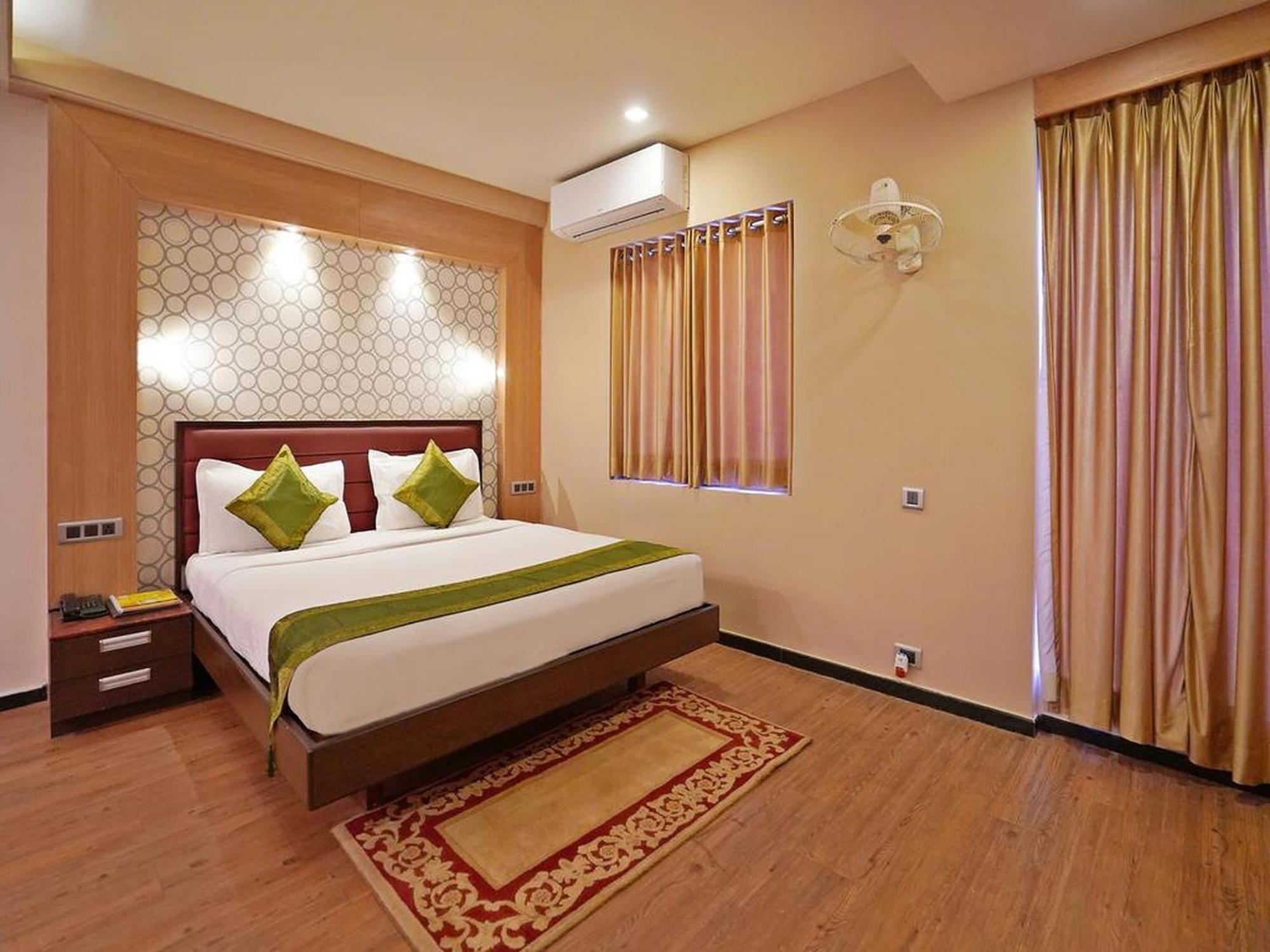 Gold Coast Beach Resort Puri Exteriör bild